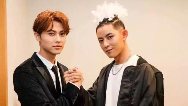 暴露年龄的回忆杀!敖犬王子大玩亲亲上演公主抱_棒棒堂_小杰_娱乐