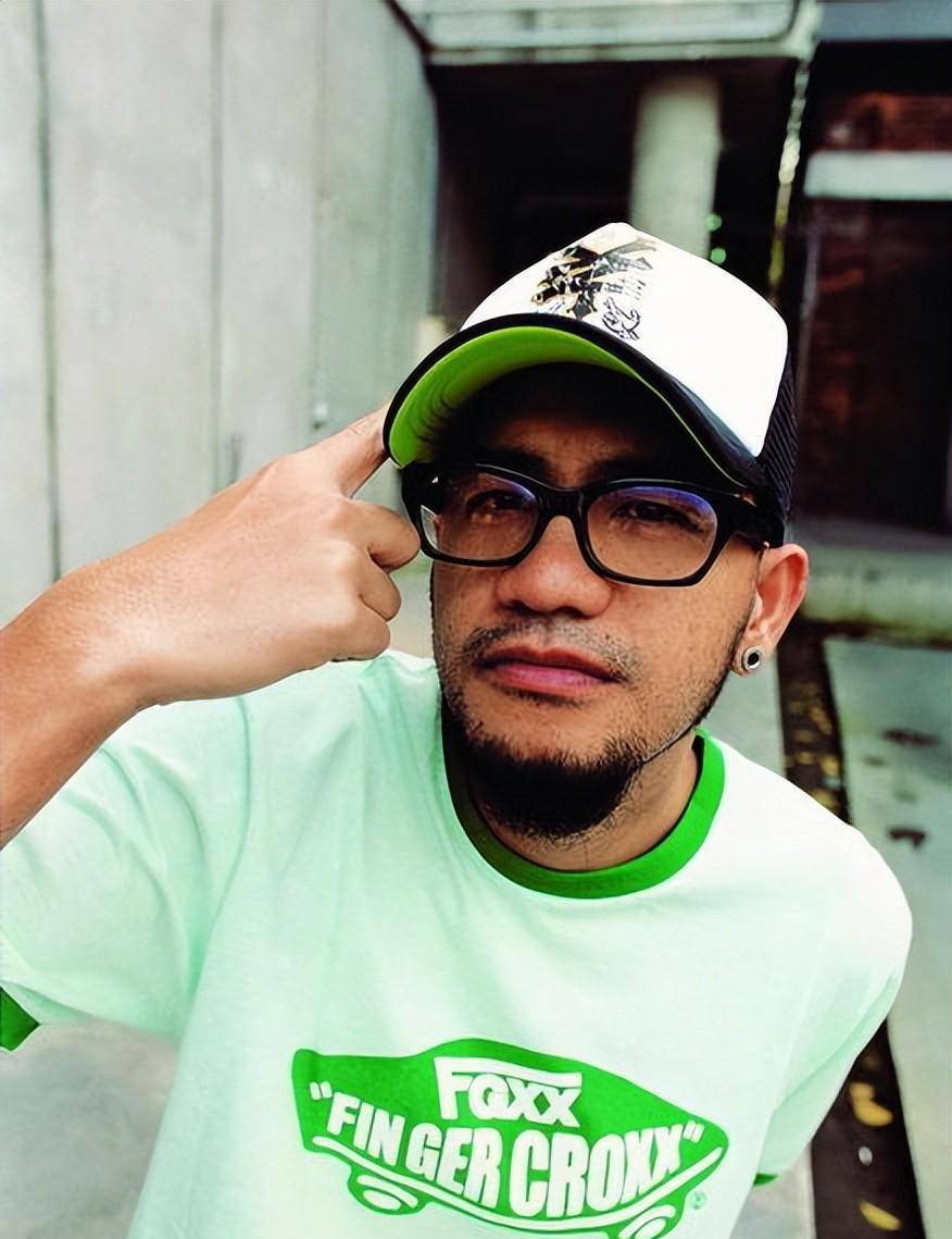 张震岳:一首神作被无数巨星翻唱,却因女友离世蜕变成为詹姆斯_陈芸凡