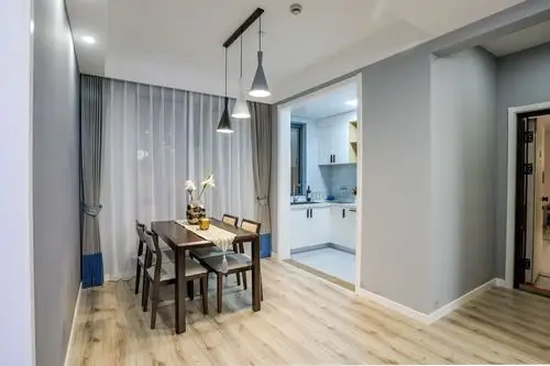 北欧风装修设计效果 木色木地板 银币灰墙壁温暖高级