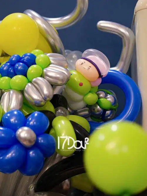 今天的气球花花巴斯光年04起飞