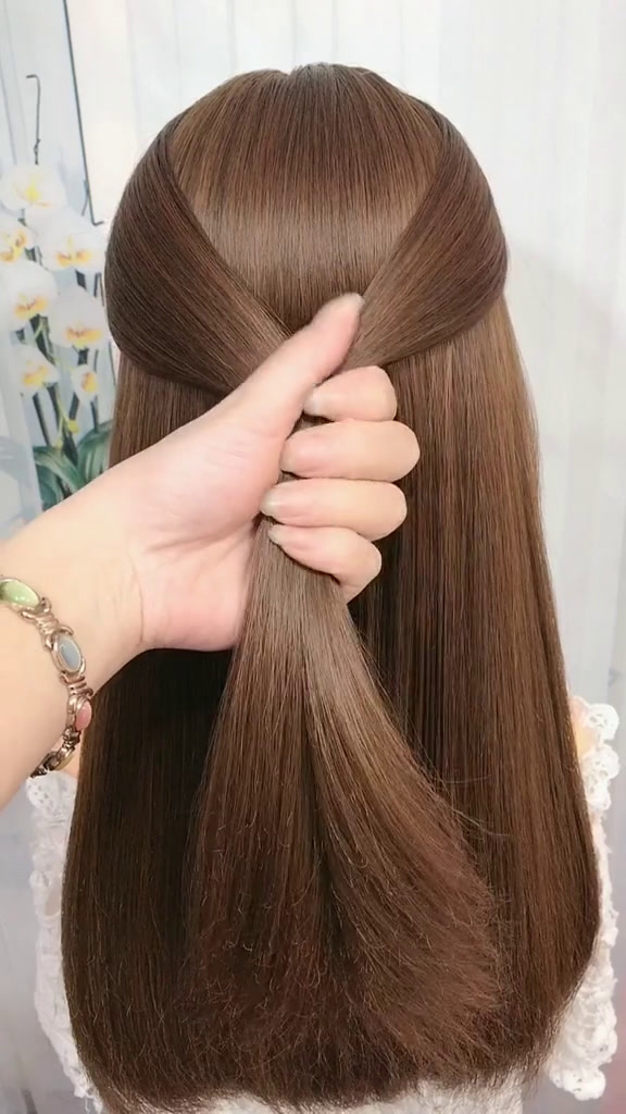 半披肩发怎么扎好看图解