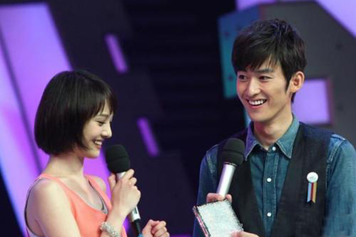 郑爽躺着中枪,张翰重提初恋,口出狂言引热议