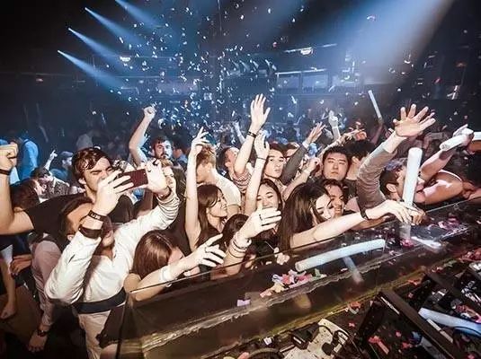 惠东这里能和美女尬舞,还有全场齐蹦迪,小长假high起来