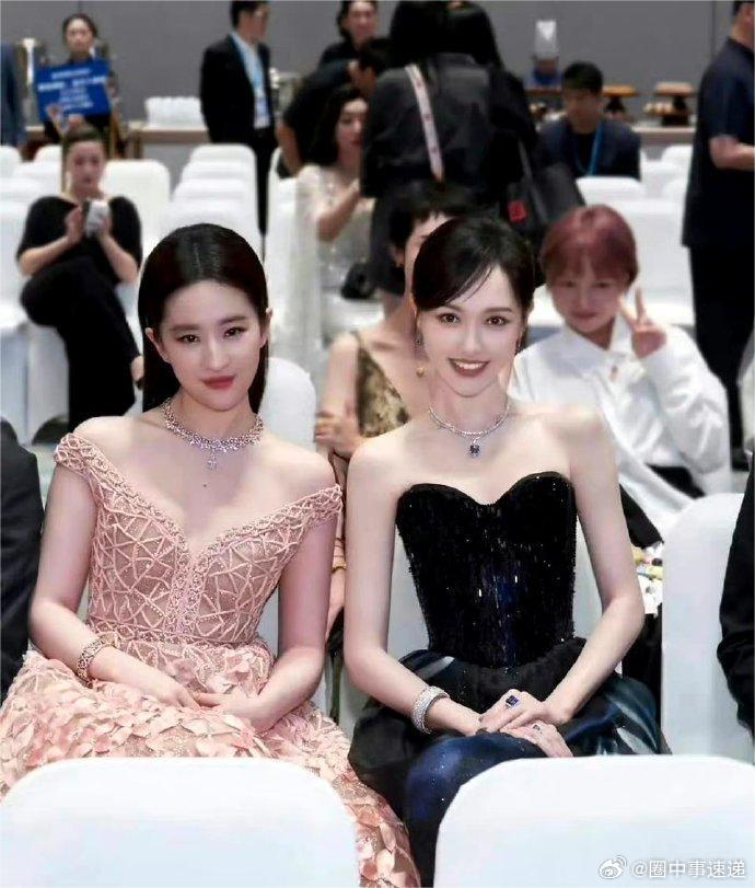 刘亦菲唐嫣同框合照##刘亦菲唐嫣白玉兰合照