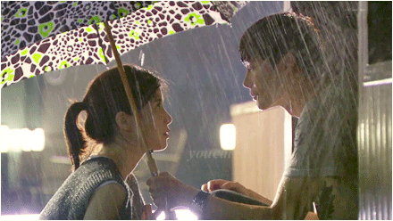 听见你的声音gif情侣gif虐狗gif李钟硕gif李宝英gif撑伞gif