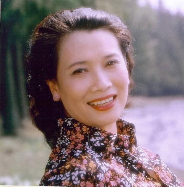 回顾几位八十年代的女歌唱家,一位和阿诗玛是同一民族且美丽如她