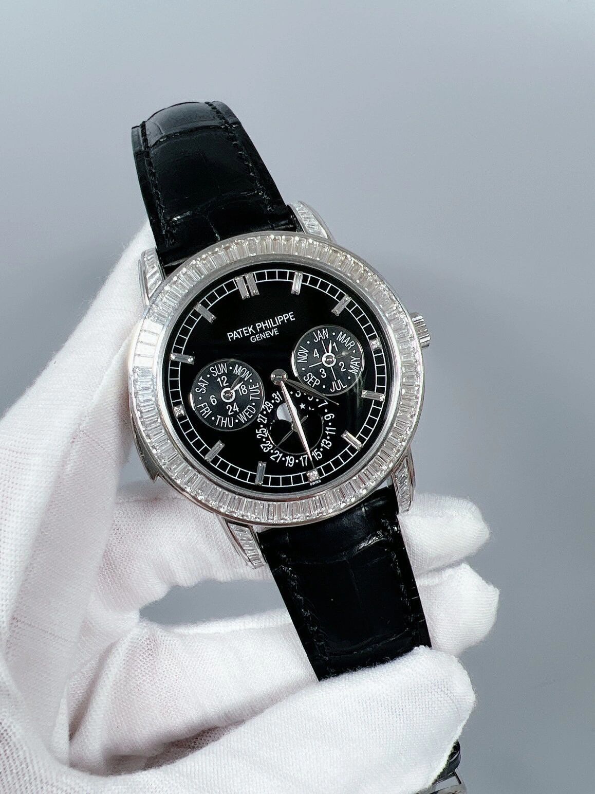 百达翡丽5073p 铂金 5073三问报时腕表是少数具有教堂钟声报时和万年