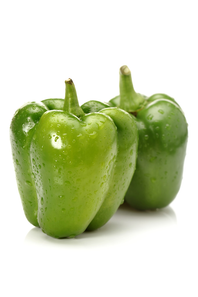 辣椒,绿色甜椒孤立在白色背景