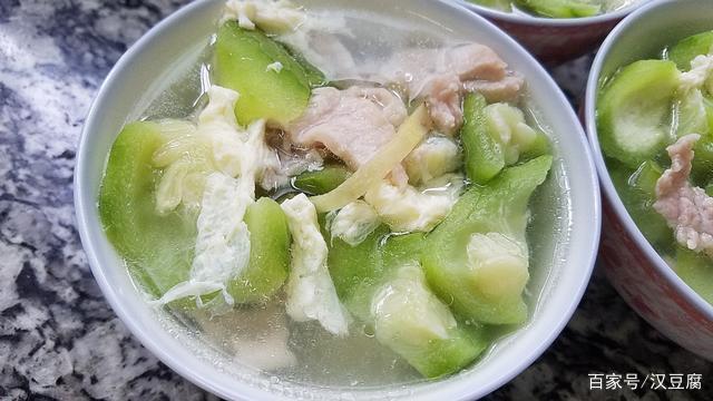 广东人常喝的猪肉丝瓜鸡蛋汤,鲜甜美味又好喝,做法又简单