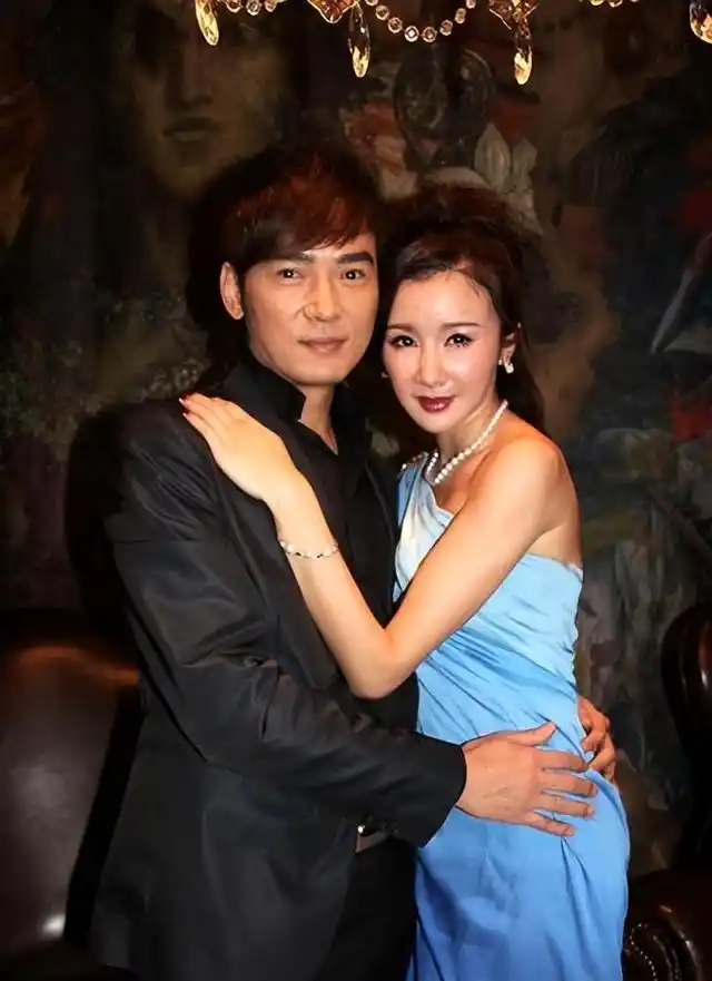 回顾焦恩俊被妻子夺走亿万财产和女儿净身出户母亲成为他依靠