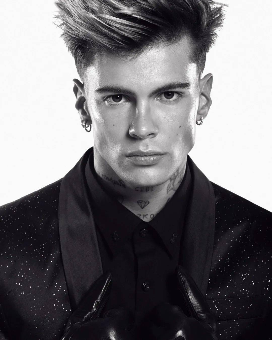 西班牙网红男歌手,性感身材小鲜肉_perez_victor_媒体