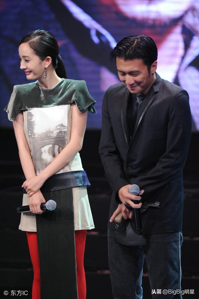 谢霆锋 杨幂出席活动 谢霆锋这也太帅了吧 帅气有型