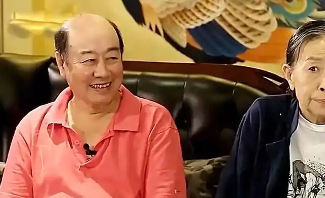 张慧宝得知张少华小时候的遭遇后,很早就失去了父亲的陪伴,为