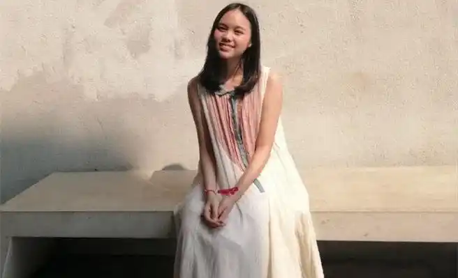 汤晶锦长大后声音变了