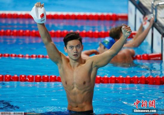 宁泽涛拍写真不怯场 肌肉健美形象阳光健康(图)