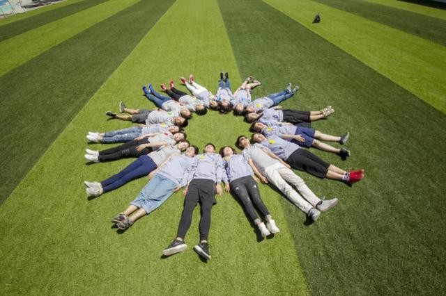 集体照解锁新姿势,营天下团队展示给你看!