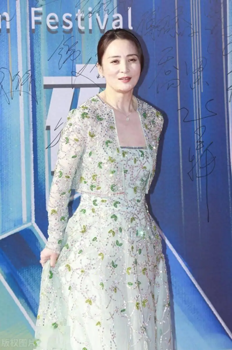 蒋勤勤这身材,这才是尤物啊!