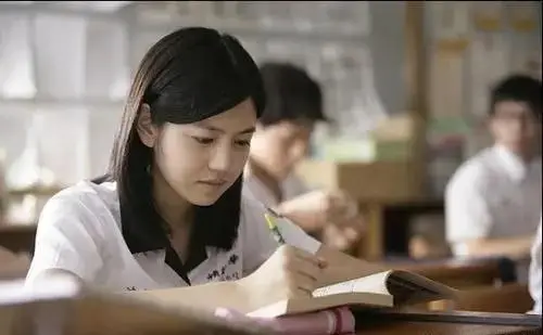 陈妍希小笼包,关晓彤缝纫机…_蒋勤勤_小时候_剧中