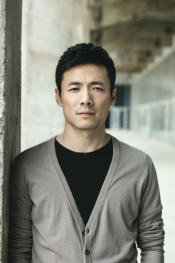 p>祖峰,1974年2月23日出生于江苏省南京市,中国内地影视男演员,导演.