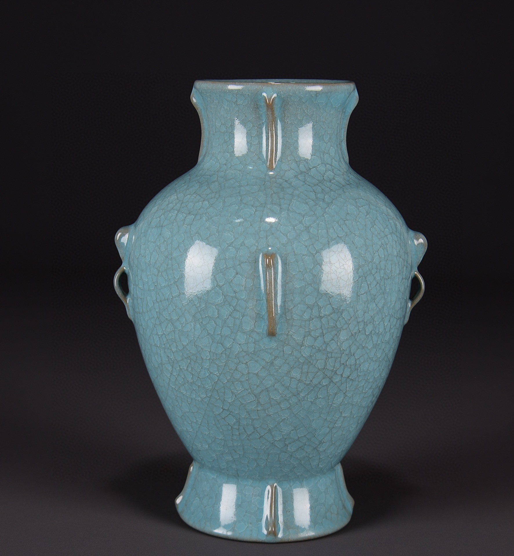 汝瓷天青釉冰片辅耳瓶