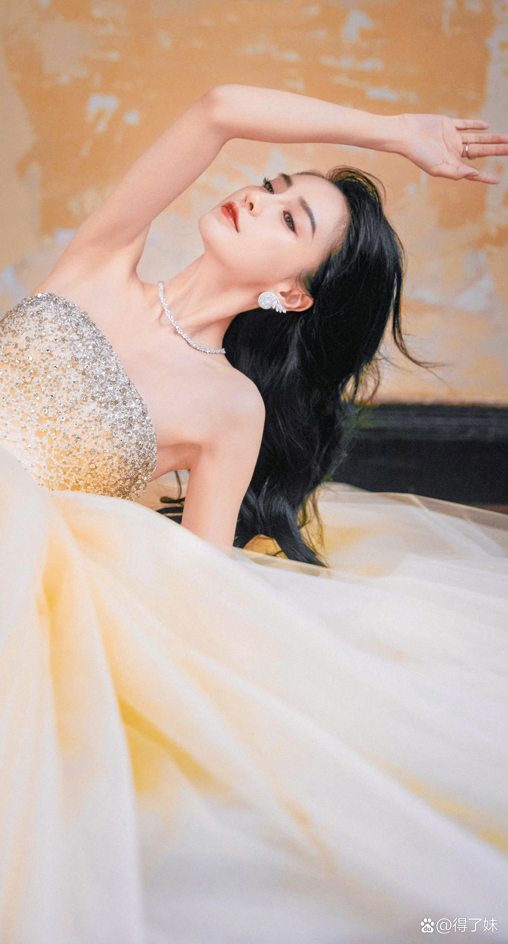 angelababy 金色礼服长裙:优雅灵魂的内娱美人 67
