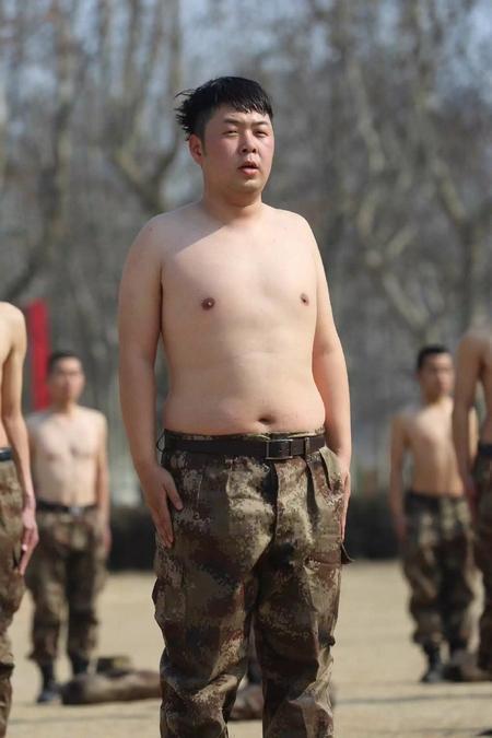 谢娜晒和吴昕素颜近照,何炅维嘉连忙喊美妞,杜海涛在忙着做啥?