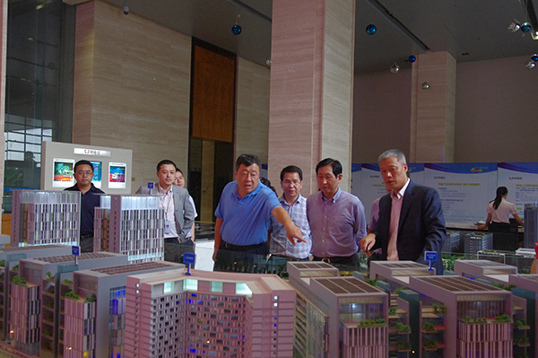 其他参会人员:中洲集团黄光苗,黄光升,中海信控股公司郑达林等.