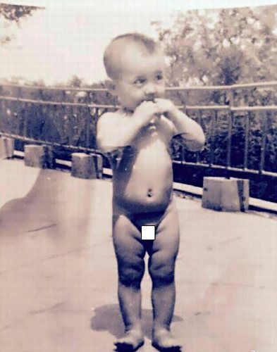 沈腾兑现承诺晒童年裸照 网友:警察把他抓起来