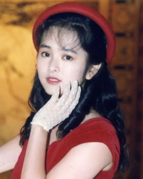 比肩周慧敏拒绝林志颖17岁火遍亚洲嫁入豪门后连肠子都悔青