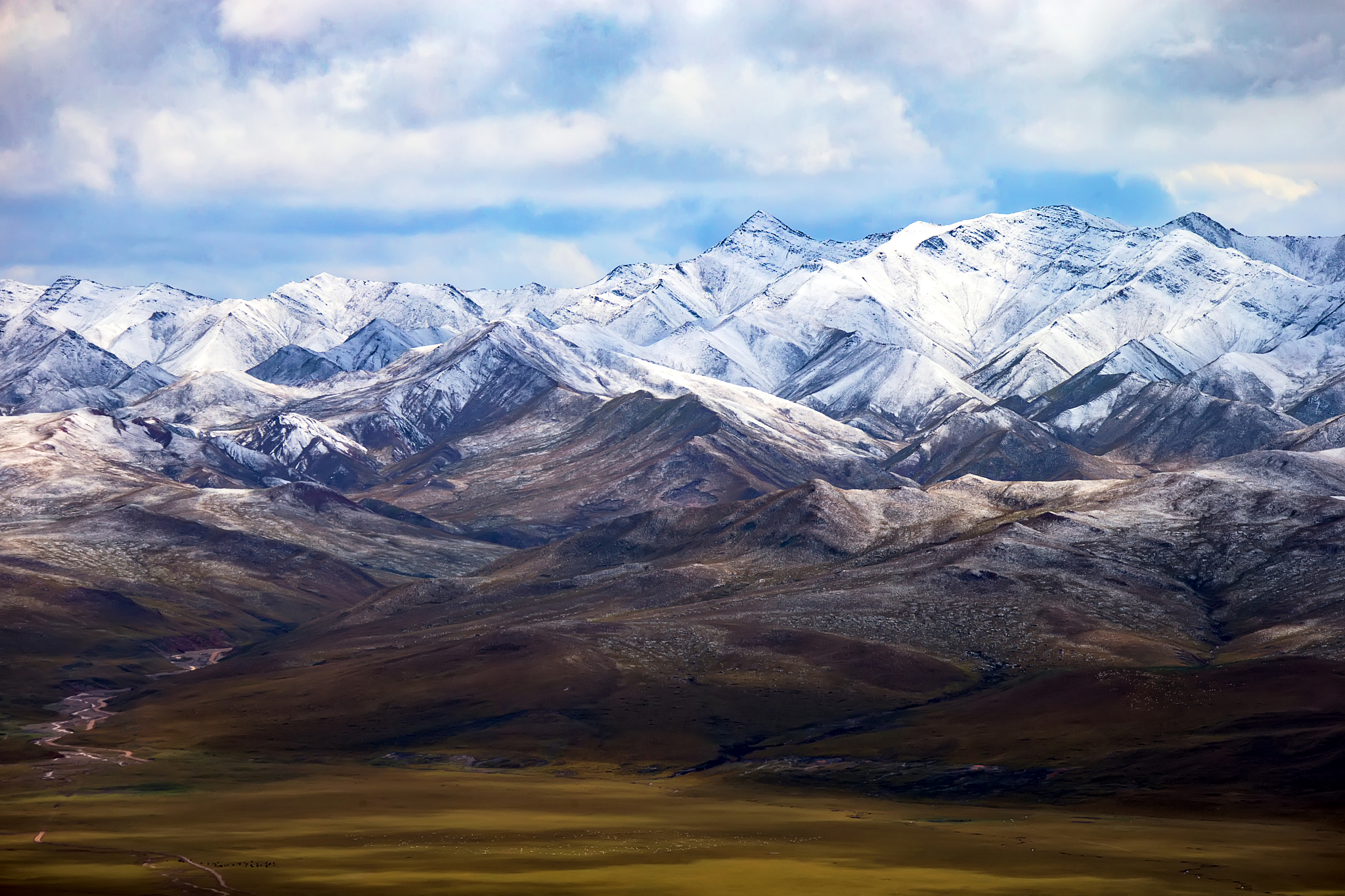 新疆托木尔峰如流动的山水画卷# #新疆旅游# 托木尔峰被称为天山狄换