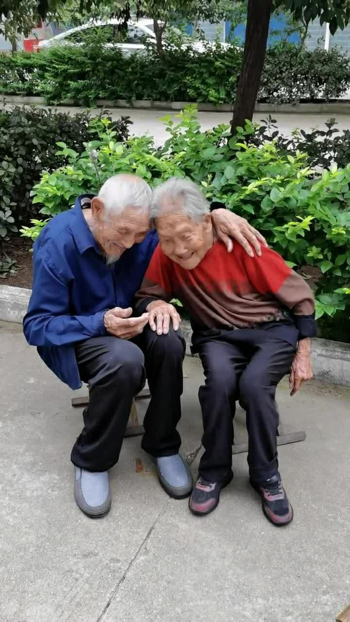 少年夫妻老来伴,才是真正的白头偕老